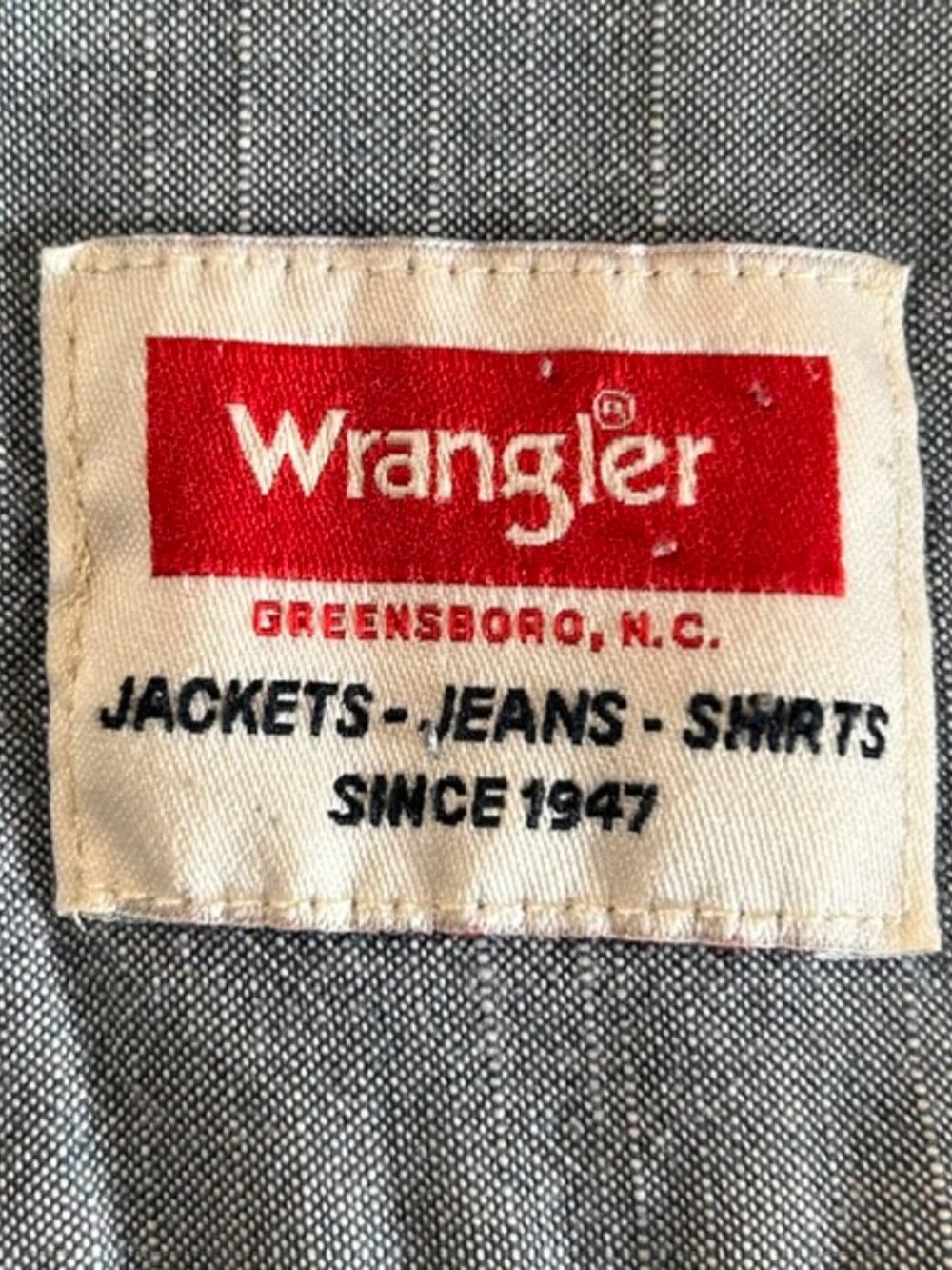 Wrangler Button Down Shirt Mens Sz Med Blue Vintage Wash Long Sleeve Pockets - Picture 3 of 9